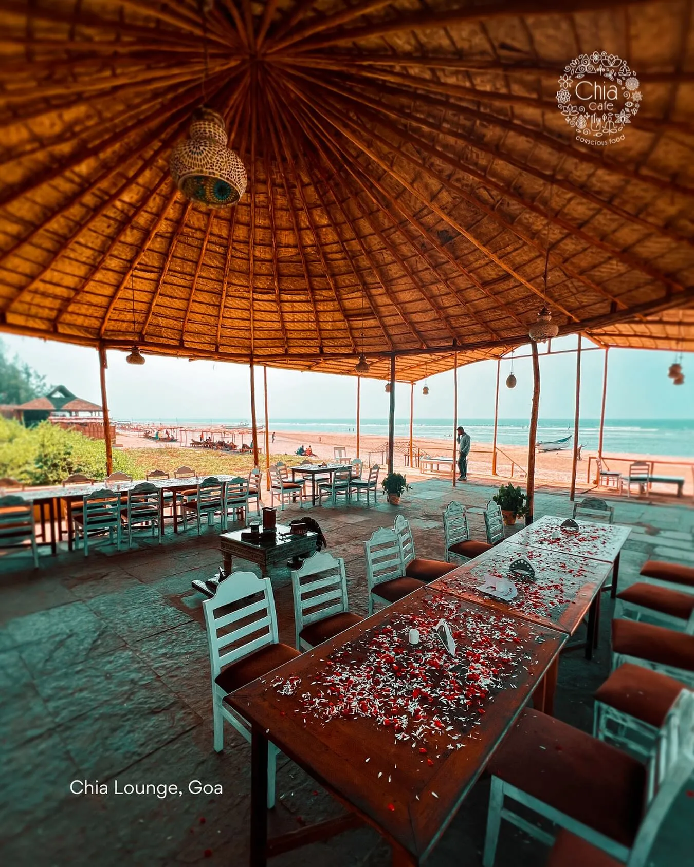 Chia Lounge table and food