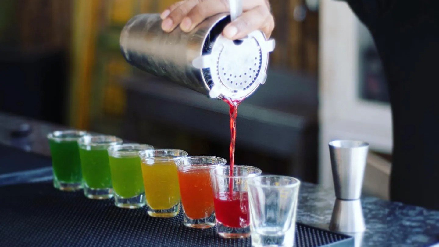 Drinks and relaxed dining at Chia